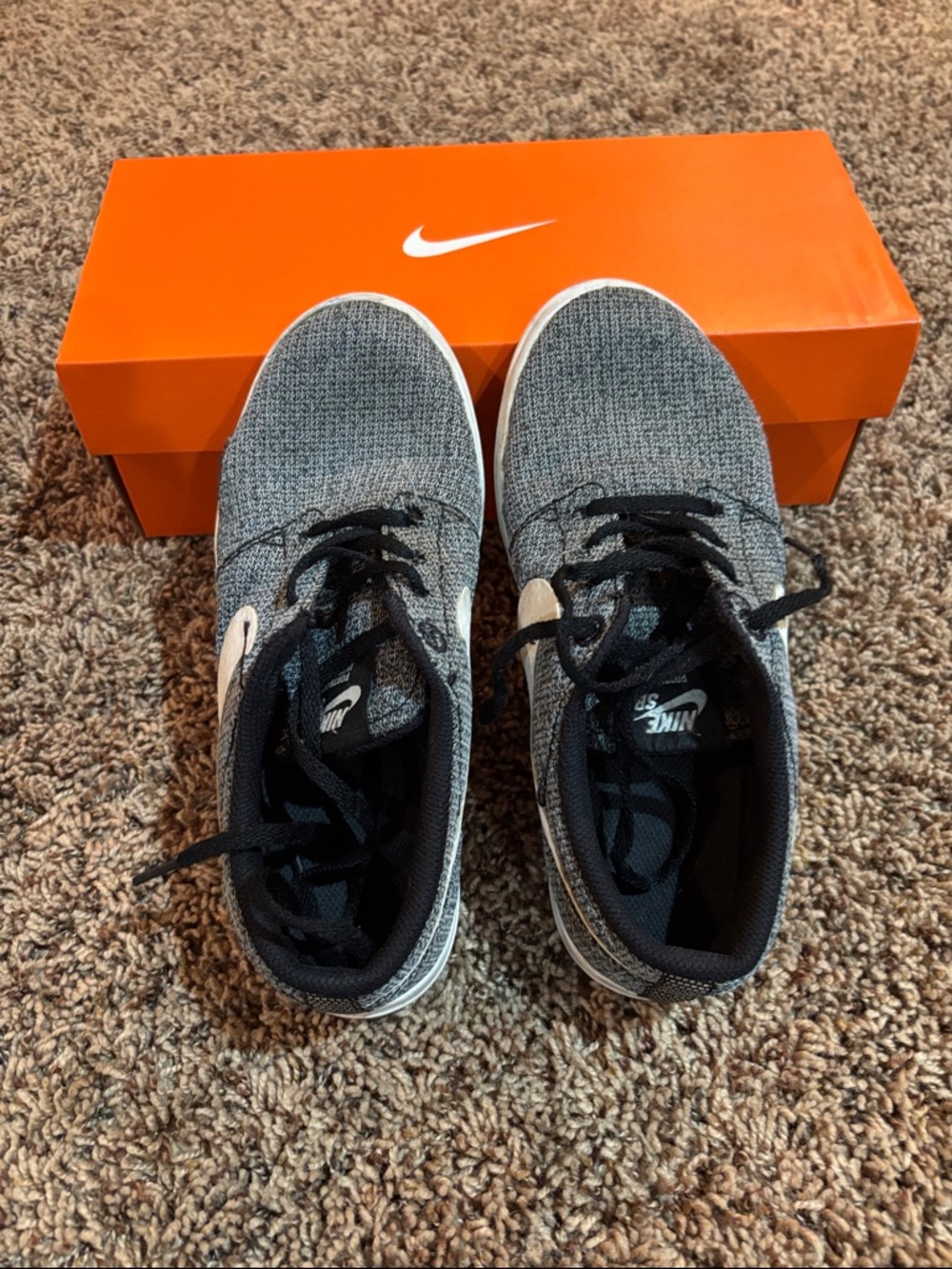 Nike Boy’s 4.5Y Gray and Black Knit Casual Sneakers